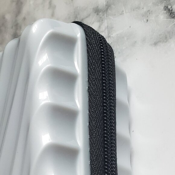 TUMI Delta Hard Shell Silver Luggage Toiletry‎ Travel Kit Case Zip Around Full - Picture 4 of 8